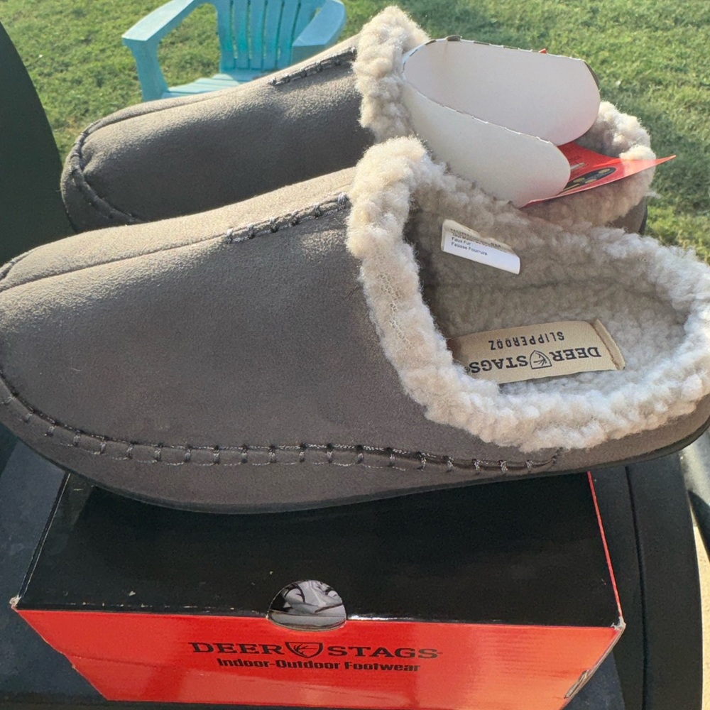Deer Stags Men’s slippers size 8